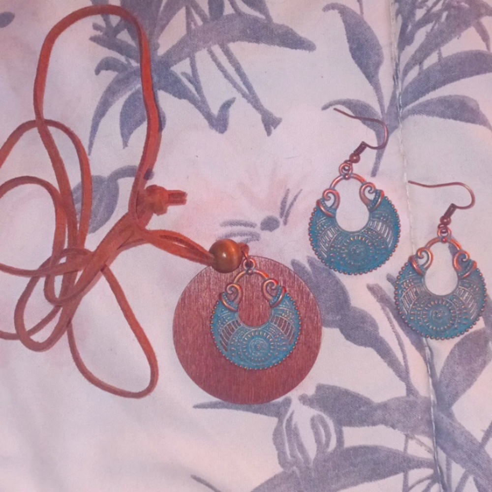 New Torquoise/Wood Heart Accent Jewelry Set